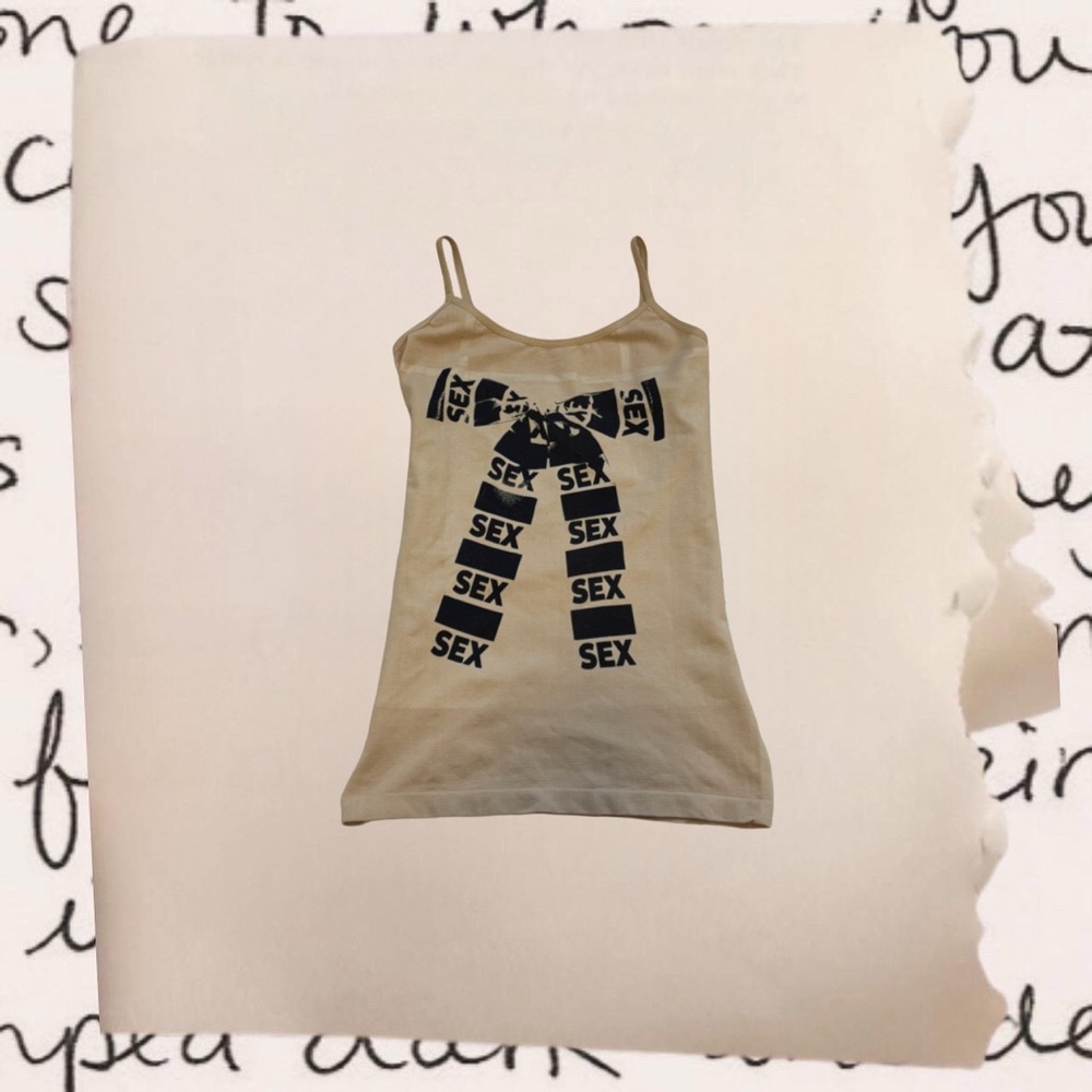 2000s grunge sex graphic bow top